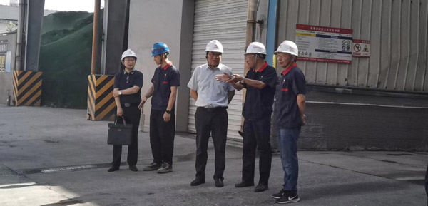 集團公司黨委委員、股份公司黨委書記、總經(jīng)理蔣培進到建材公司調研